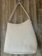 Vivaia The Zipper Tote