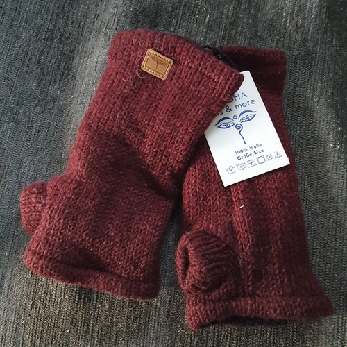Knitted wrist warmers new from