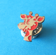 TOYS R US Geoffrey Giraffe Pin Badge, (Famous Toy Shop Chain) Now closed.