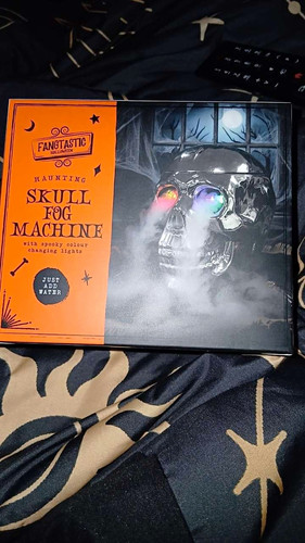 Fangtastic halloween skull - skull, fog