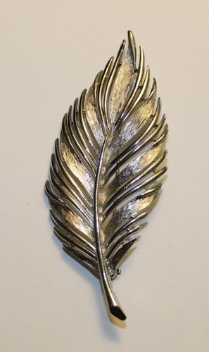 Silver tone feather brooch - jj,