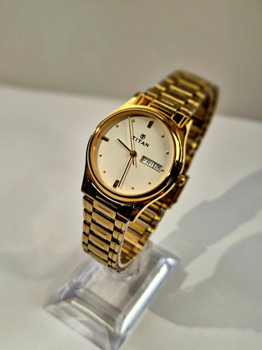 Titan 8001 quartz analogue - titan,