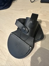 Ex Police Right Handed Black Leather Handcuff Pouch. Used. V94.