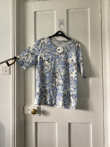 Ladies top size blue - top, 14/16