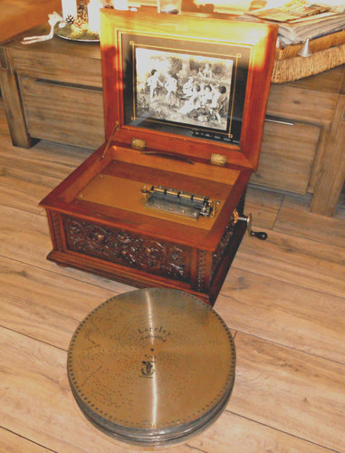 Polyphonic music box - ,