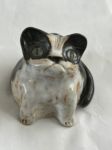 Unusual studio pottery seated - unusual,