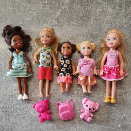 Barbies sister chelsea dolls - barbies,