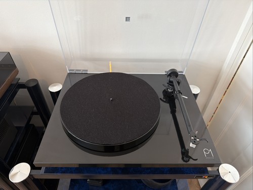 Rega turntable vinyl player - rega, p1