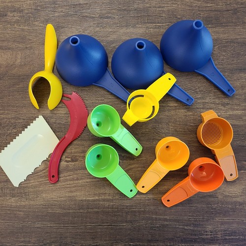 Lot vintage tupperware - of,