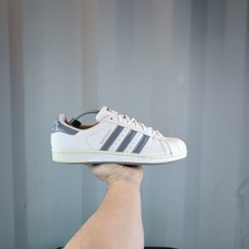 UK 9 - adidas Originals
