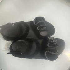 FitFlop Womens Size 7 Black Floral Ruffle Suede Strap Sandals Summer U15