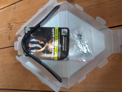 Wintec bates collegiate saddle - bates,