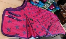 R K Equestrian Stable Rug Pink With Purple Stars Mediumweight 350g 7ft (HAP)