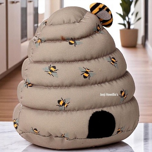 Bee hive bumble - bee,