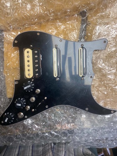 Strat loaded pickguard split - strat,