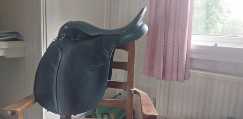 Black leather saddle - gp,
