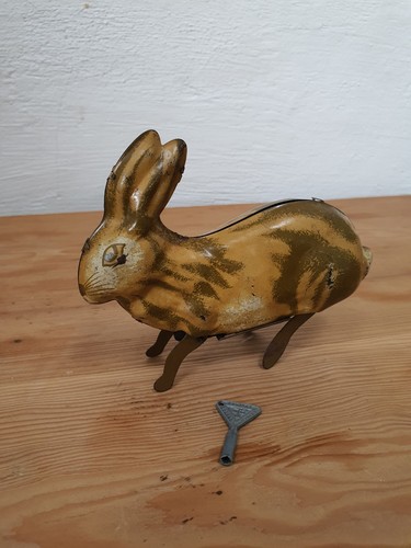Rare triang tin plate jumping - plate,