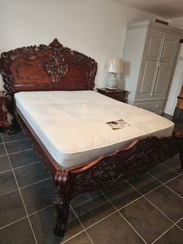 Carved mahogany kingsize - bed, &
