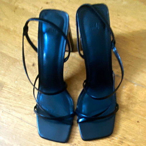 Women black strappy - black,