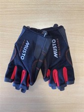 MUSTO, Essential pro-sailing