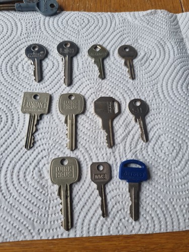 Old vintage keys - 11, bundle