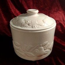 MARKS & SPENCER LIDDED COOKIE JAR ST MICHAEL WHITE EMBOSSED FRUIT  VINTAGE 19cm