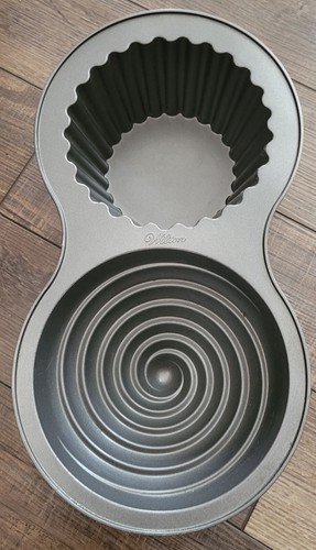 Wilton giant cupcake pan - pan, large