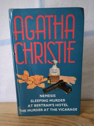 Agatha christie omnibus - agatha,