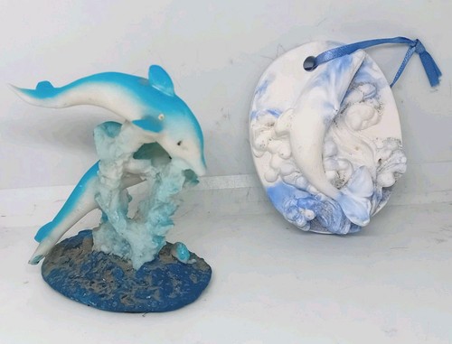Pair small dolphin - of,