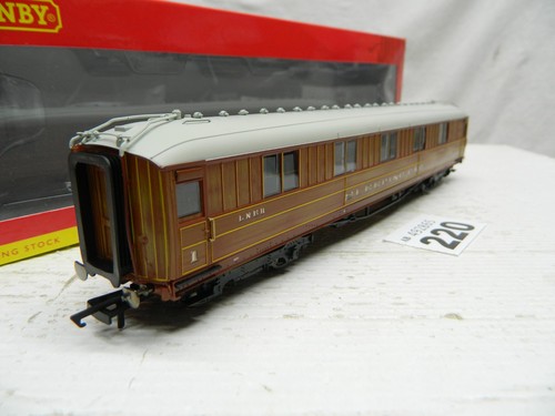 Hornby lner teak - 00, 61.6ft