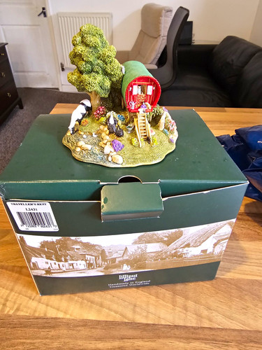 Lilliput lane traveller - lane, traveller’s