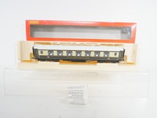 Hornby OO Gauge Pullman Coach
