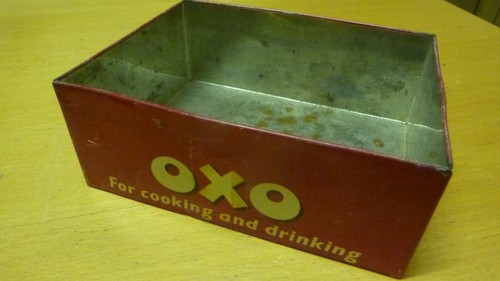Very old oxo tin 5 - very, x