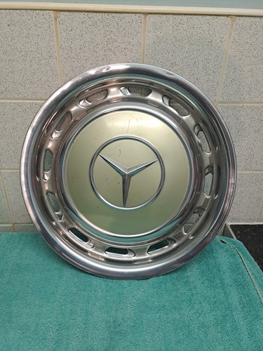 Mercedes benz hubcap - benz,