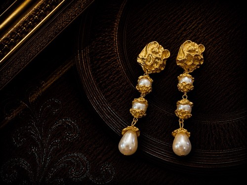 Vintage gold pearl - &,