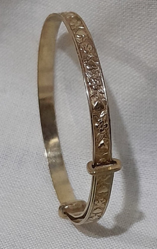 Cute 9ct yellow gold baby - 9ct,