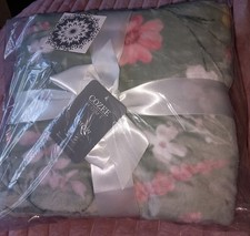 Cozee Home Velvetsoft Throw -