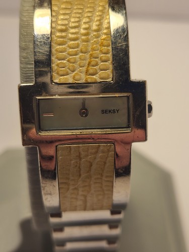 Seksy sekonda watch with - by,