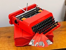 COLLECTIBLE TYPEWRITER OLIVETTI VALENTINE QUADRATO FONT NO RISK WITH SHIPPING