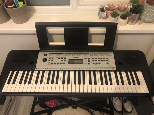 Yamaha electric keyboard - keyboard, piano