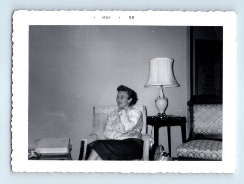 Old vintage photo solo woman - photo,