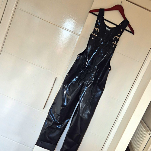 Regulation black latex - black,