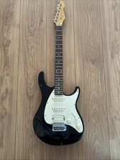 PEAVEY RAPTOR STRAT STYLE ELECTRIC GUITAR IN BLACK