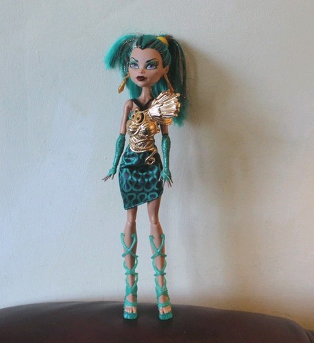 Rare monster high doll nefera - monster,
