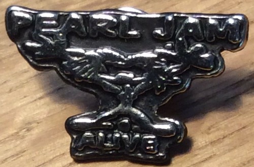 Pearl jam metal pin - metal, badge