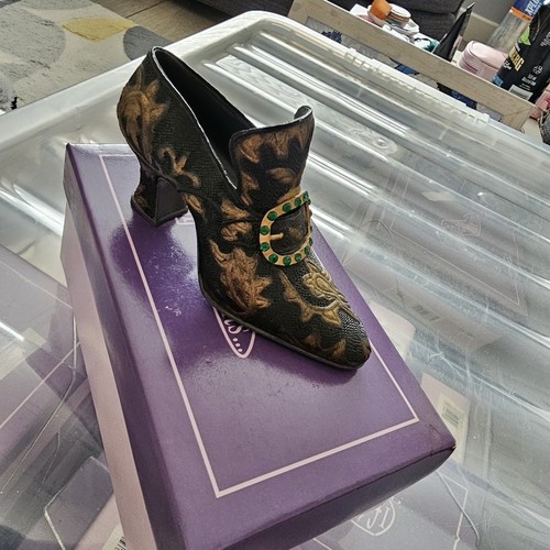 The shoe fits leonardo - the,