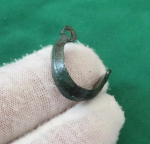 Roman mackreth brooch metal - brooch,