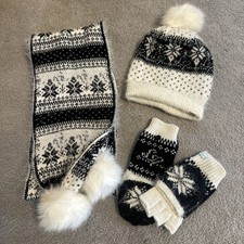 Women’s Lipsy Winter Scarf, Bobble Hat And Gloves/Mittens Set 