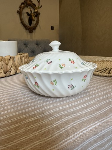 Wedgwood cascade china - cascade, lidded