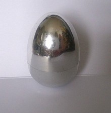 CHROME EGG SHAPED THIMBLE HOLDER